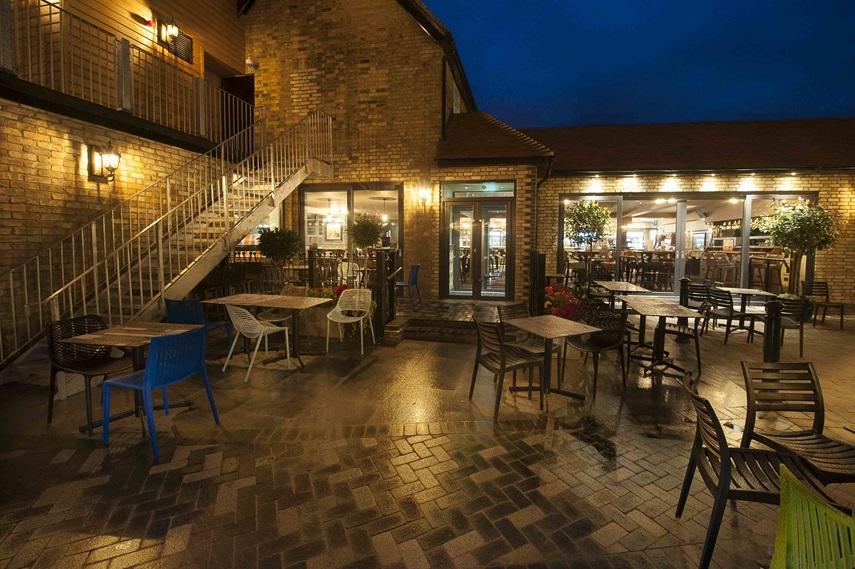 The Crown Hotel Wetherspoon Biggleswade Exteriér fotografie